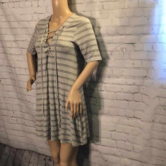 The Hanger Tunic Length Tee Shirt Lace Up … - Picture 4 of 10